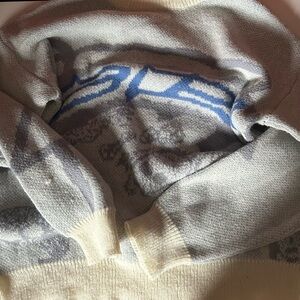 Women’s Gray and Blue Sweater